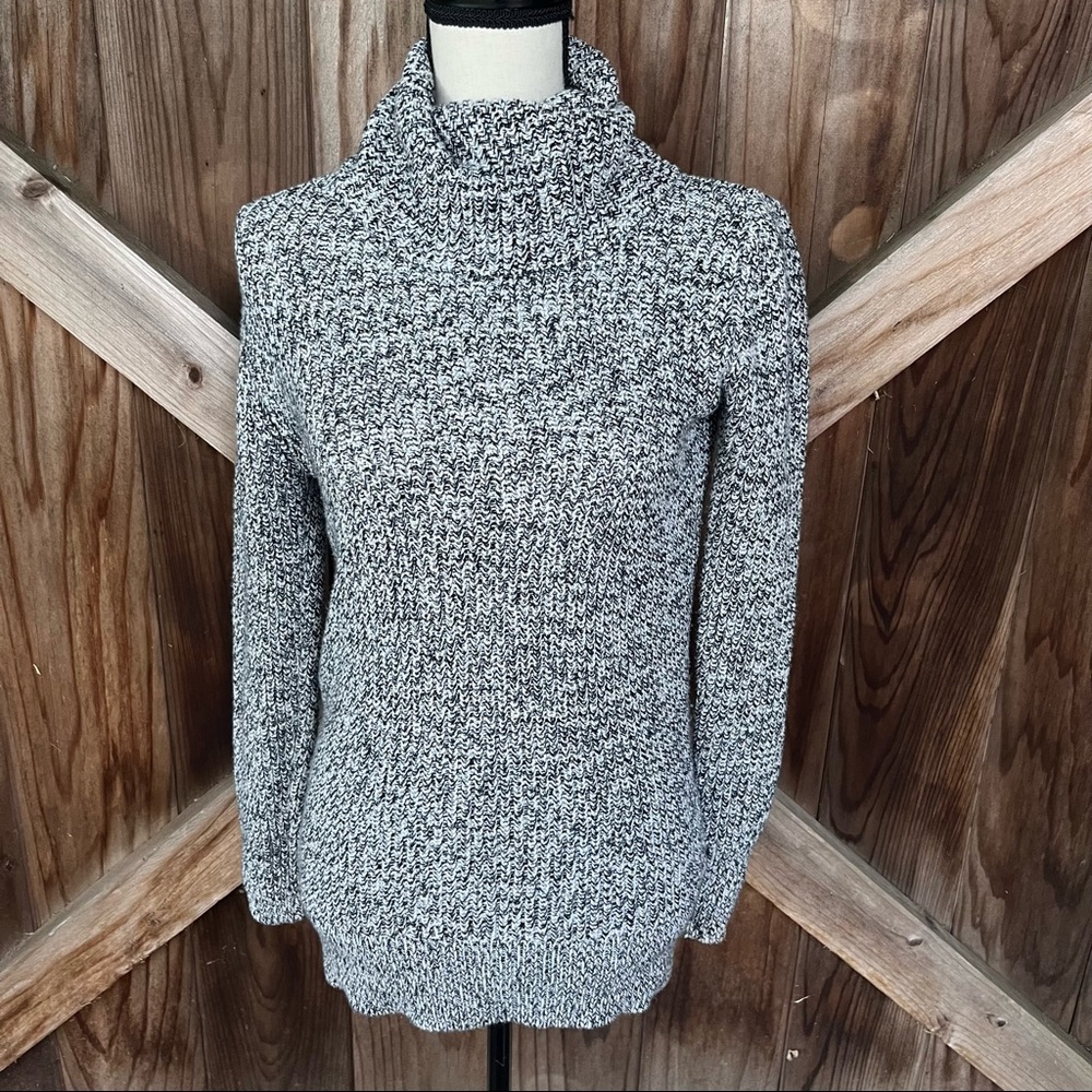 Gray Abercrombie and Fitch Turtleneck Sweater